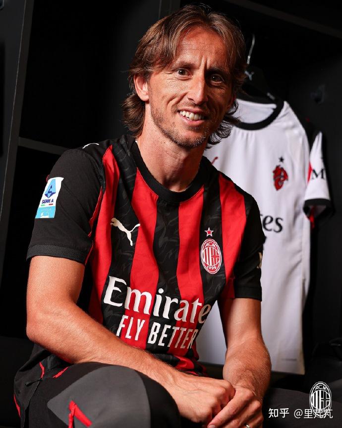 海牛vs西海岸首发：双方均4外援 宋龙萨里奇先发