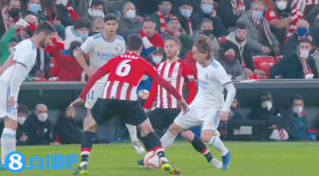 球队把对手三分线完全锁死